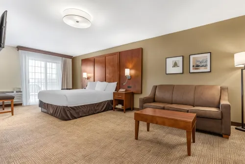 Comfort Suites Red Bluff Near I-5 - Parking