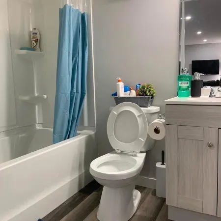 Guest Suite in Regina - Queen Bed