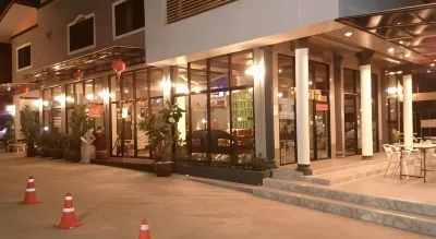 Waen Petch Place Hotels near Wat Nong Pa Phong