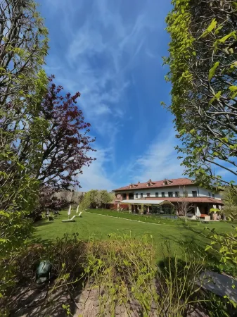 Cascina Baràc Отели в г. Манго