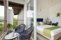 Stone Wood Hotel Amboli - parking