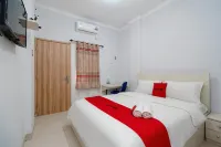 RedDoorz Plus Near Soekarno Hatta Airport Taman Mahkota
