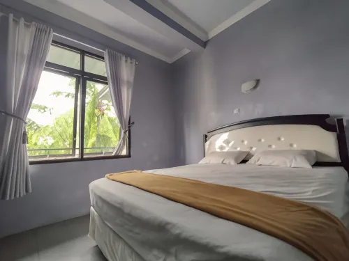 Wisma Tulus Syariah Kebumen Mitra RedDoorz فنادق في Sruweng