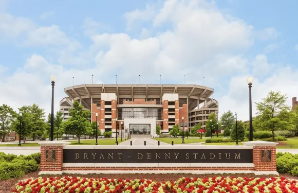 塔斯卡盧薩市中心大學大道希爾頓惠庭酒店