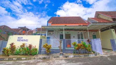 Aria Private Pool & Karaoke Pasar Wisata Songgoriti附近的飯店