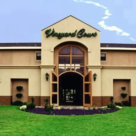 Vineyard Court Designer Suites Hotel