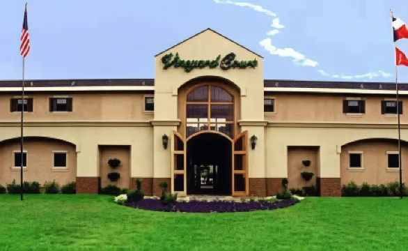 Vineyard Court Designer Suites Hotel