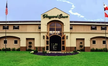 Vineyard Court Designer Suites Hotel