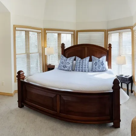 3 bed/3.5 bath Fish Creek Condo: walking distance to beach/parks, bars & dining