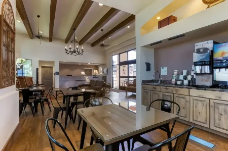 Best Western Paint Pony Lodge Отели в г. Шоу Лоу