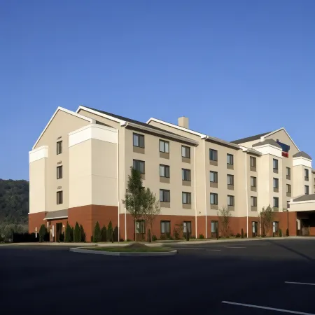 Fairfield Inn & Suites Pittsburgh Neville Island Отели рядом с достопримечательностью «Парк Саси Леттери Риверфронт»