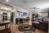 Elk Spur Outpost – Wine, Hike, Walk to Fun! Hotels in Elkin