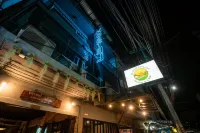 Another High Away Hostel - Bangkok Hotels in 