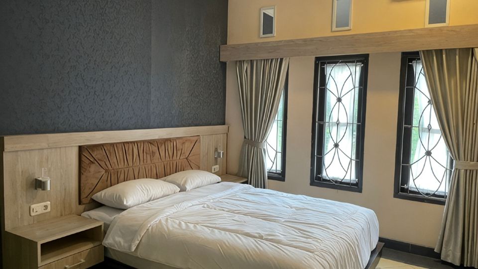Regol Guest House 5Br Bandung