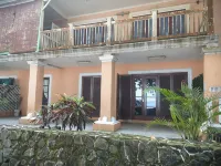 Lippo Condominium Pantai Carita by Yayin Hotel a Caringin