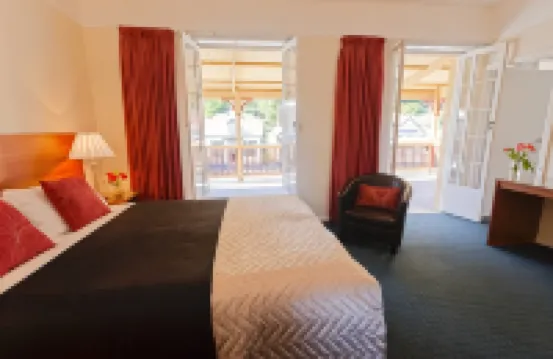 Stanley Hotel & Apartments