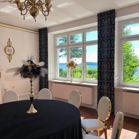 Officer's Yacht Club Resort & Spa