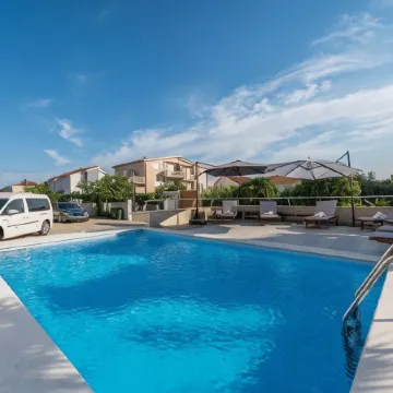 Apartments & Rooms Danivan Pool Villas