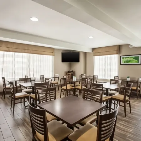 Quality Inn Kansas City International Airport