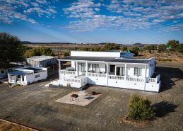 Dellville Country House & Cottages