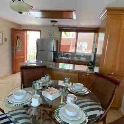 Beachfront 1BR , Playa Turquesa, Beach Access Rooms