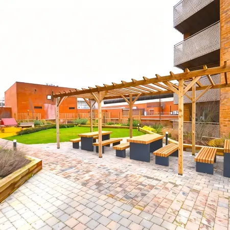Modern 2-Bed Apartment Near Heathrow w/Parking