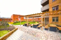 Modern 2-Bed Apartment Near Heathrow w/Parking
