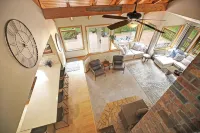 Come and enjoy our Cozy Coastal Cabin