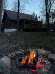 Cozy chalet near lakes and mountains. Pet friendly! - Wifi