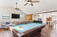 Lakefront Paradise on Lake Martin- Boathouse, Dock, Game Room & More! - キッチン