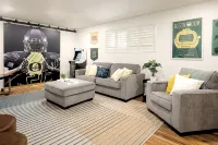 Premier Location: Group-Friendly, Walk to Autzen! - 4-Star