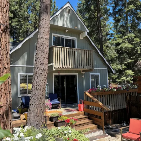 Quiet 1 Bdrm walk to beach & trails.  Close to ski areas.