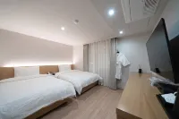 POVERTA HOTEL - 朝食