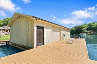 Reflections Cove on Signal Point with Private Boathouse on Lake Guntersville