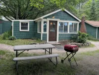 OAK COTTAGE - Lakefront on Thayer Lake in Alden, MI with WiFi, AC - Chalets