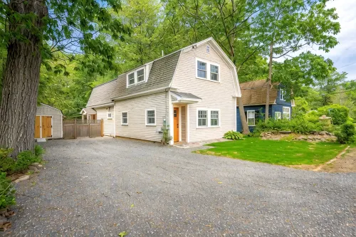 New! Coastal Beach House, Steps to Cape Neddick Beach with 4Br+Sleeps 9! - 4-Star