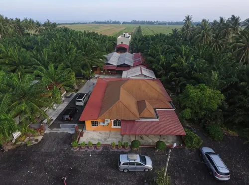 Capital O 91206 Homestay Pelangi Ban Pecah (Muslim Only)