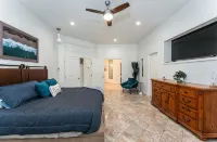 Luxury Island Retreat: Pool, Grotto, Slide, Spa, Mini Golf, Sauna, Sleeps 21