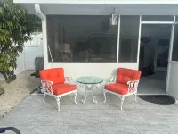 Peaceful, Pet Friendly on Grounds Not in the Pool, Close to Wilton Manors.
