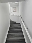 Brand New 1 Bedroom Suite with Private Entrance-10 mins to Airport-self check-in