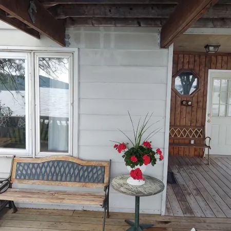 The Eagles Nest A Charming 4-bedroom cabin on Lake Canadarago