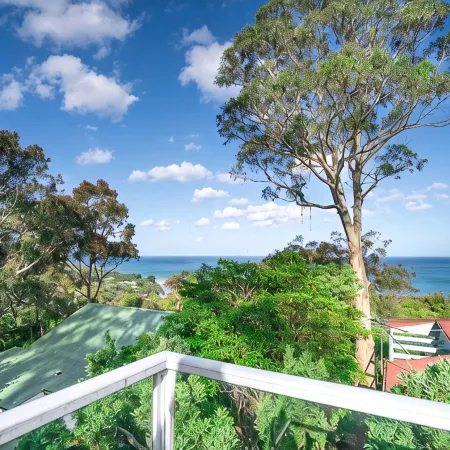 Bright Ocean View House 3B5B double garage Отели в г. Порт-Дуглас