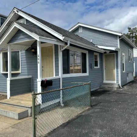 Newly Renovated-2 BR 1 BA House