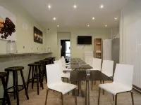 بيت الشباب إنجوي Hotels near الحي الرابع عشر - مونتبارناس - بورت دورليانز