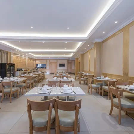 Vienna Hotel (Fuzhou Changle Zhenghe Subway Station)