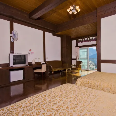 Maple Leaf Holiday Villa