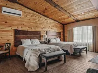 Golf, Outdoor Bar, Restaurant - The Cozy Cabin Hotele w: Otisco