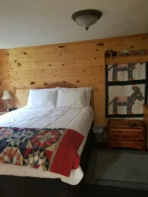 Cozy 1-bedroom house in charming Allardt with AC, WiFi - 2성급