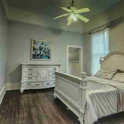 Classic/Modern Downtown Home In Valdosta Rooms