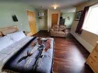 {Forget-Me-Not Inn} Alaskan Waterfront Vacation Rental (Deer Suite)